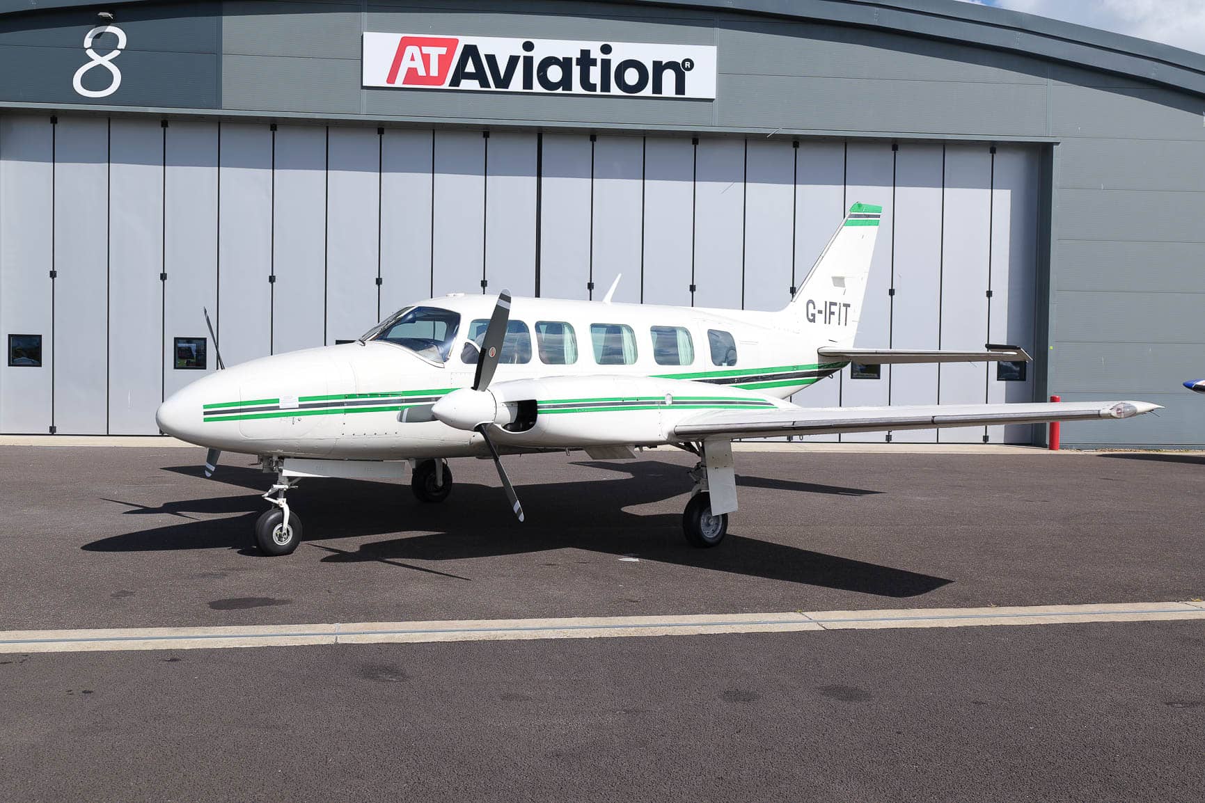 Piper PA31-350 Navajo Chieftain G-IFIT